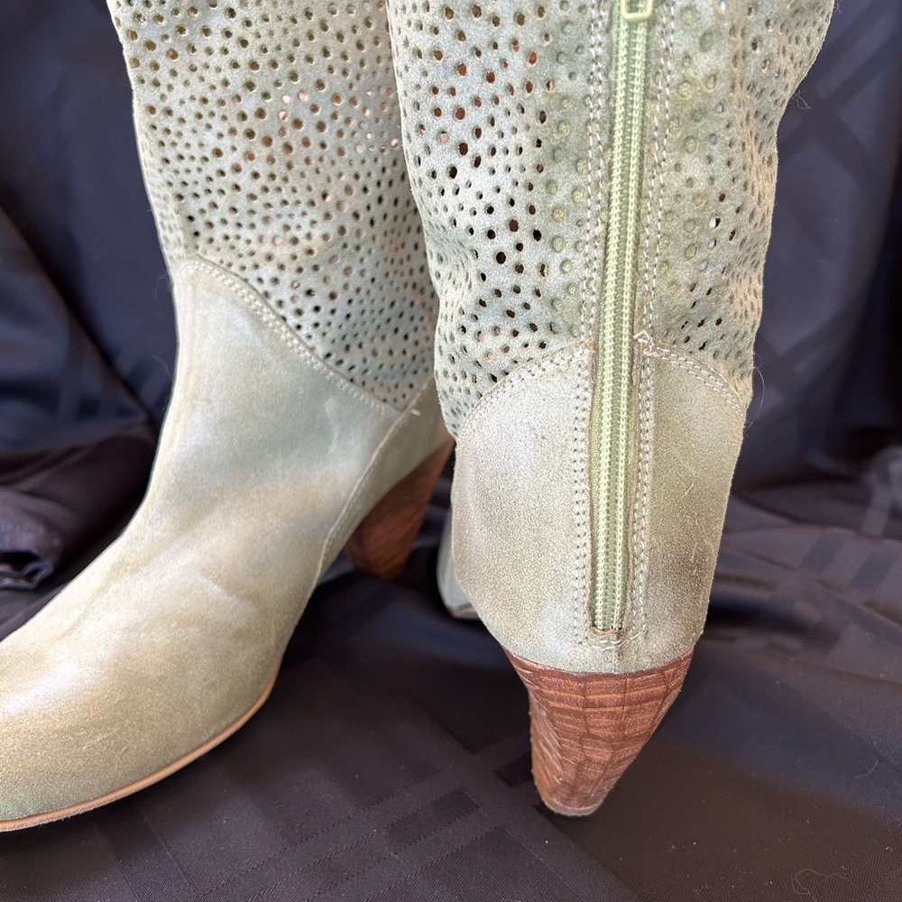 Lola Sabina soft green leather booties, zip up back, size 39 - Picture 2 of 3